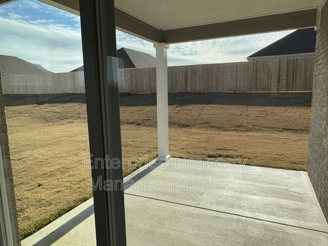 Building Photo - 55 Burr Oak Cv