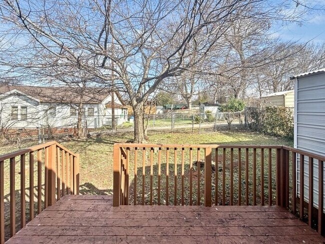 Building Photo - 1711 Center Way S