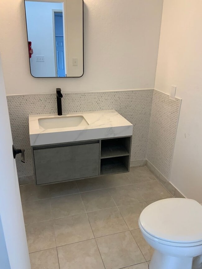 Building Photo - Stunning Remodeled 4 bedroom Hercules Home