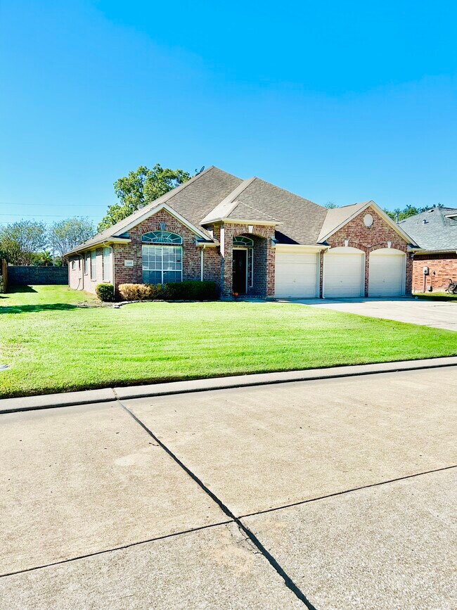 Building Photo - 11119 Fairway Dr