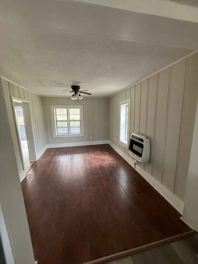 Building Photo - East Gadsden