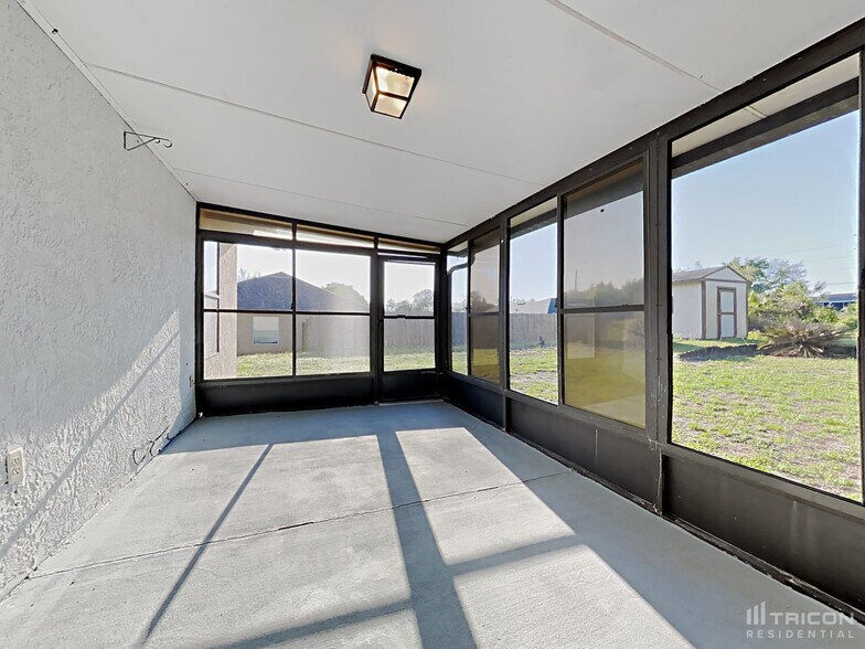 Building Photo - 461 Taylorville St
