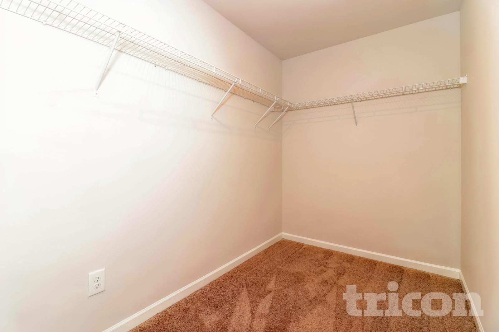 Building Photo - 2888 McKenzie Dr