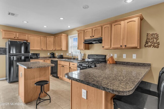 Building Photo - 111 7th Ave