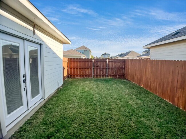 Building Photo - 308 S Brook Dr