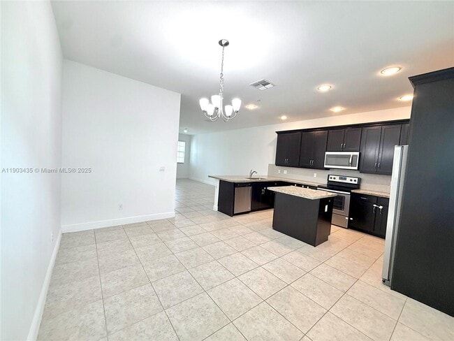 Building Photo - 2909 SW 119th Way