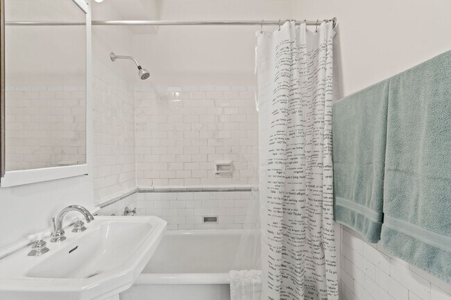 Building Photo - Adams Morgan Condo | Studio | 1 Bath | 300 Sf