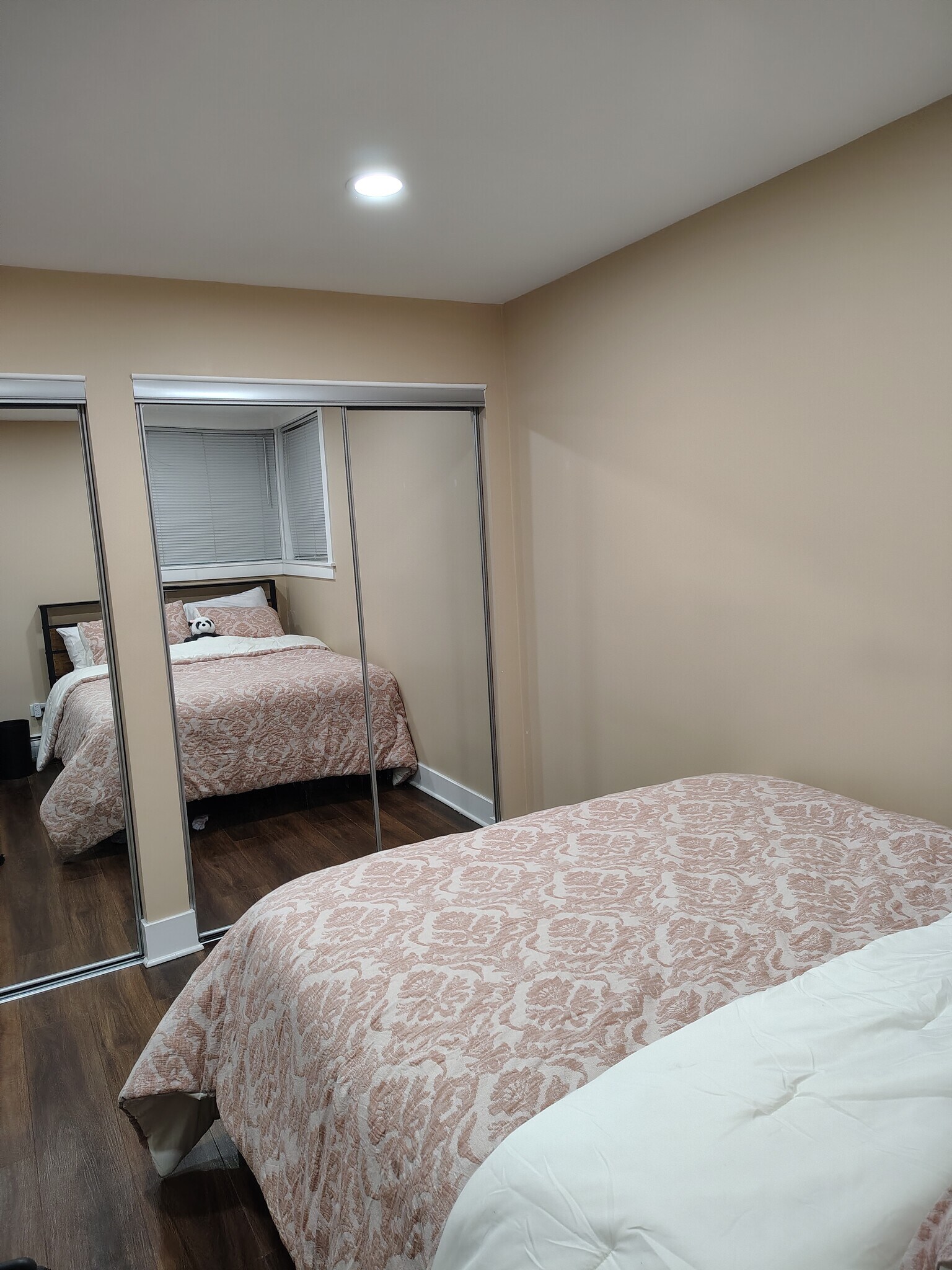 2nd bedroom - 6462 N Lehigh Ave