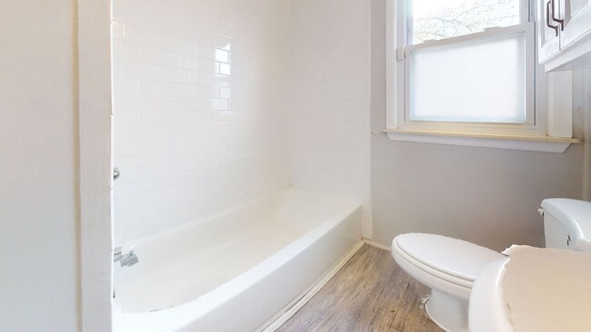 Building Photo - Charming 3-Bedroom Bungalow for Lease in Roseville