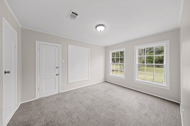 Building Photo - 904 Stubbs St