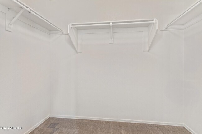 Building Photo - 11602 W Bloomfield Rd