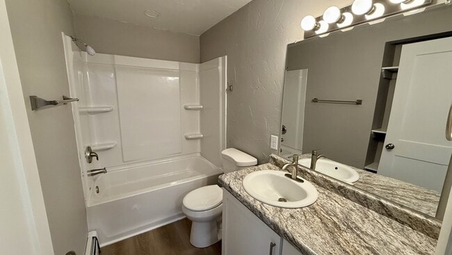 Building Photo - 2752 Humboldt Rd