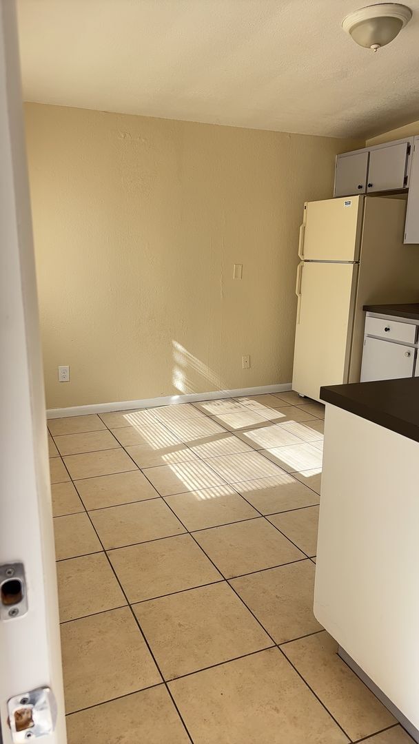 Building Photo - 3 Bedroom 1.5 Bathroom Home For Rent -Corner lot / Fenced