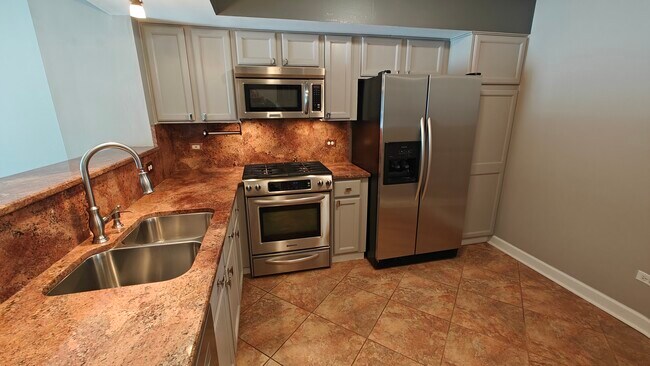 Building Photo - 1644 Orchard Ave