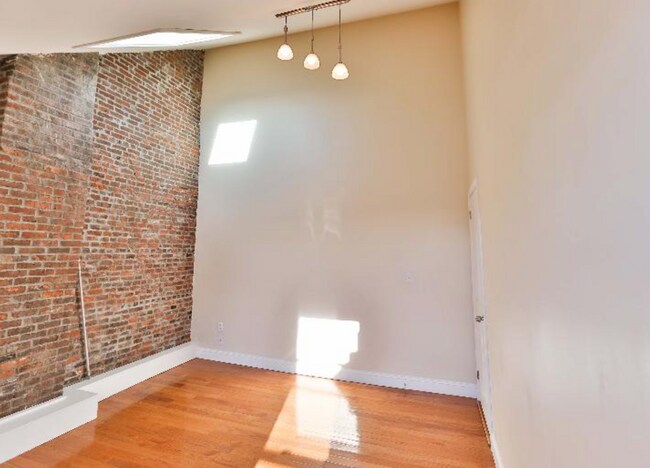 Building Photo - 82 Bremen St