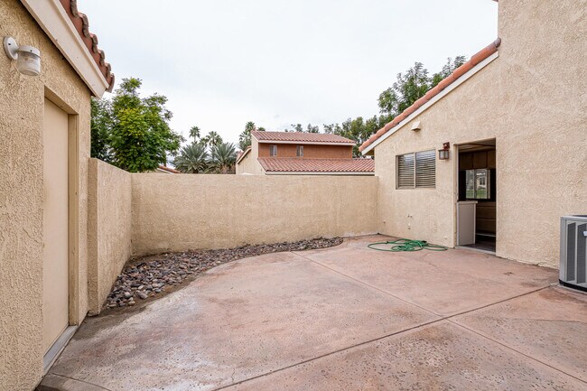 Building Photo - 450 Tava Ln