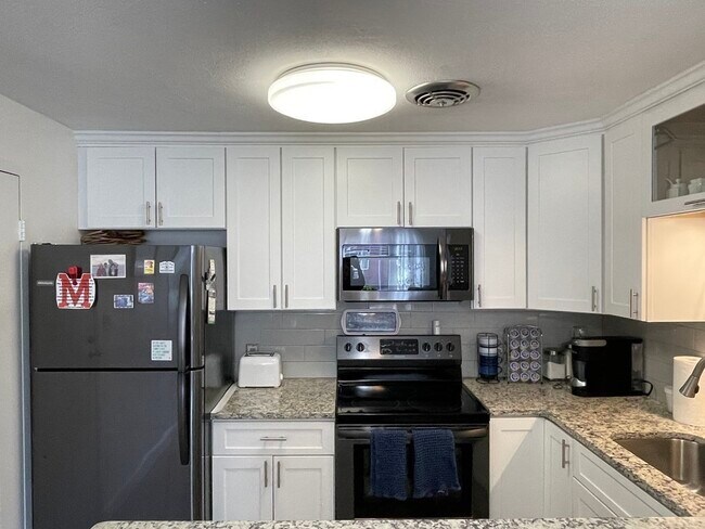 Building Photo - 32 Whitman Rd