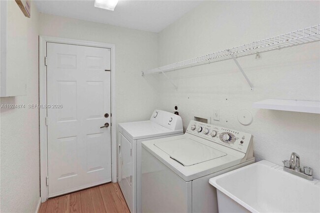 Building Photo - 1923 Harbor View Cir