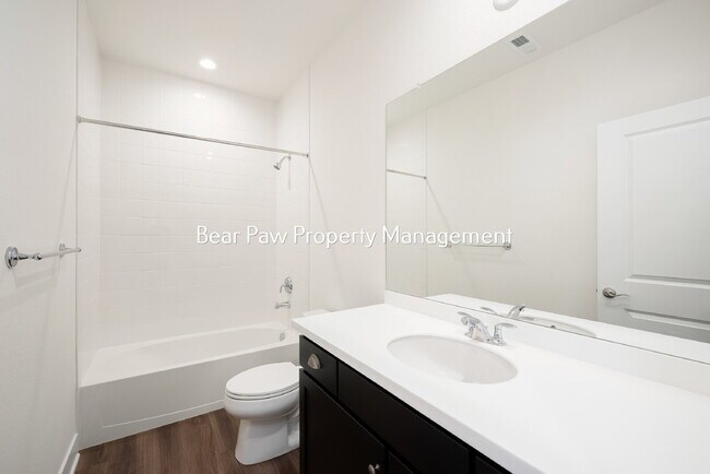 Building Photo - New Townhome in Wheat Ridge!!