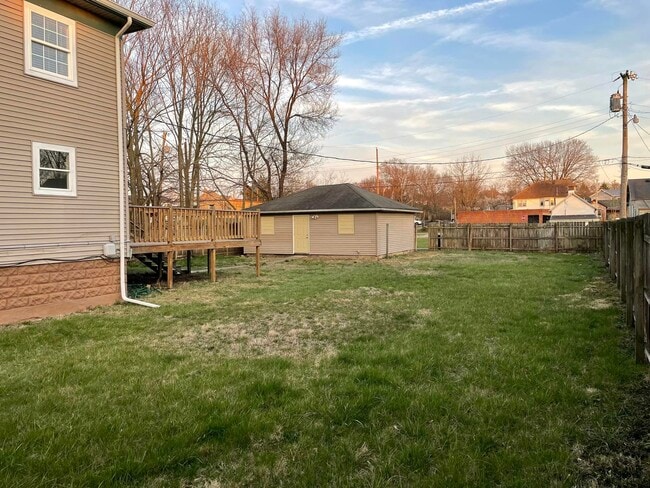 Building Photo - 332 E Lincoln St