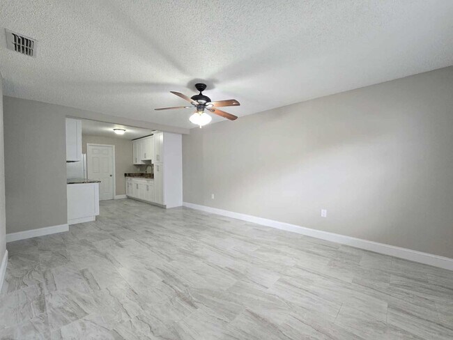 Building Photo - NEWLY RENOVATED 3 Bedroom 1.5 Bath now for...