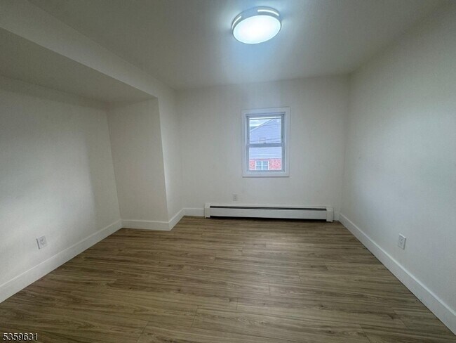 Building Photo - 282 Green Ave