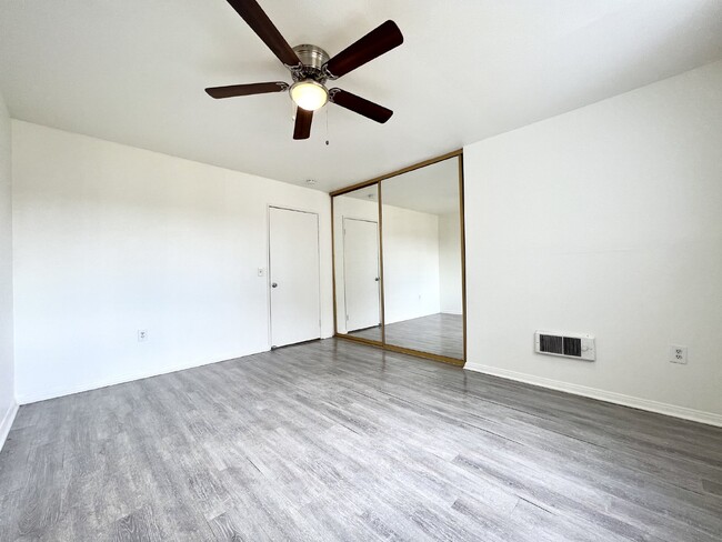 Building Photo - Spacious 1 bed 1 bath Assigned parking nea...