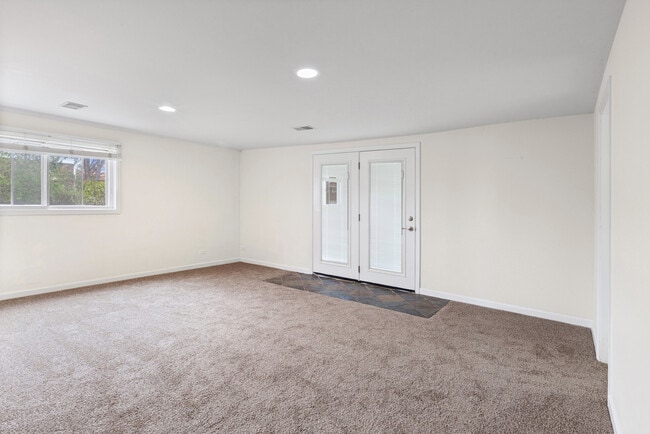 Building Photo - 6543 S Stough St