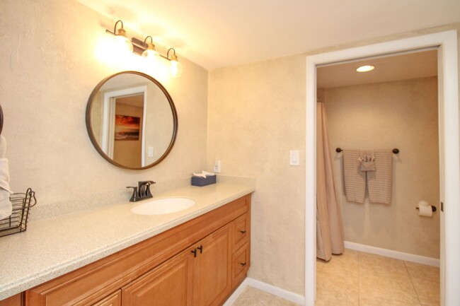 Building Photo - ** 2/2 CHARMING FURNISHED CONDO AT THE ISL...
