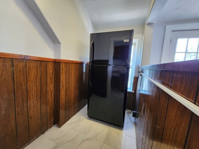 Building Photo - 37 Herrod Ave