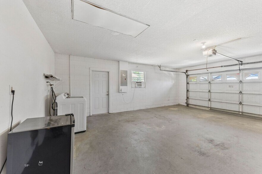 Building Photo - 7694 Indian Ridge Trail S