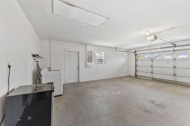 Building Photo - 7694 Indian Ridge Trail S