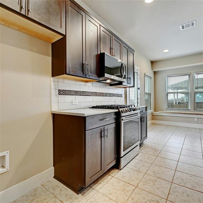 Building Photo - 8300 Brahma Dr