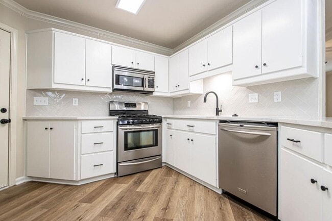 Building Photo - 23 Pamela Ln