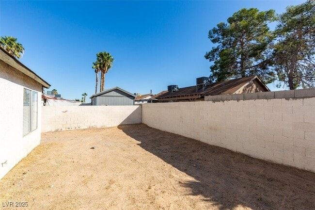 Building Photo - 7115 Kenwood St
