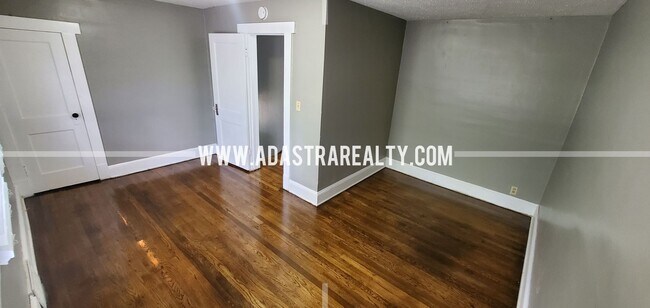 Building Photo - Amazing Historic Independence Home-Available NOW!!