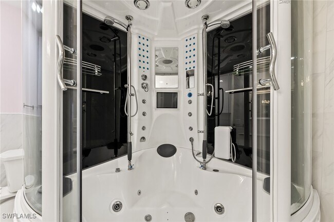 Building Photo - 25000 Cypress Hollow Ct