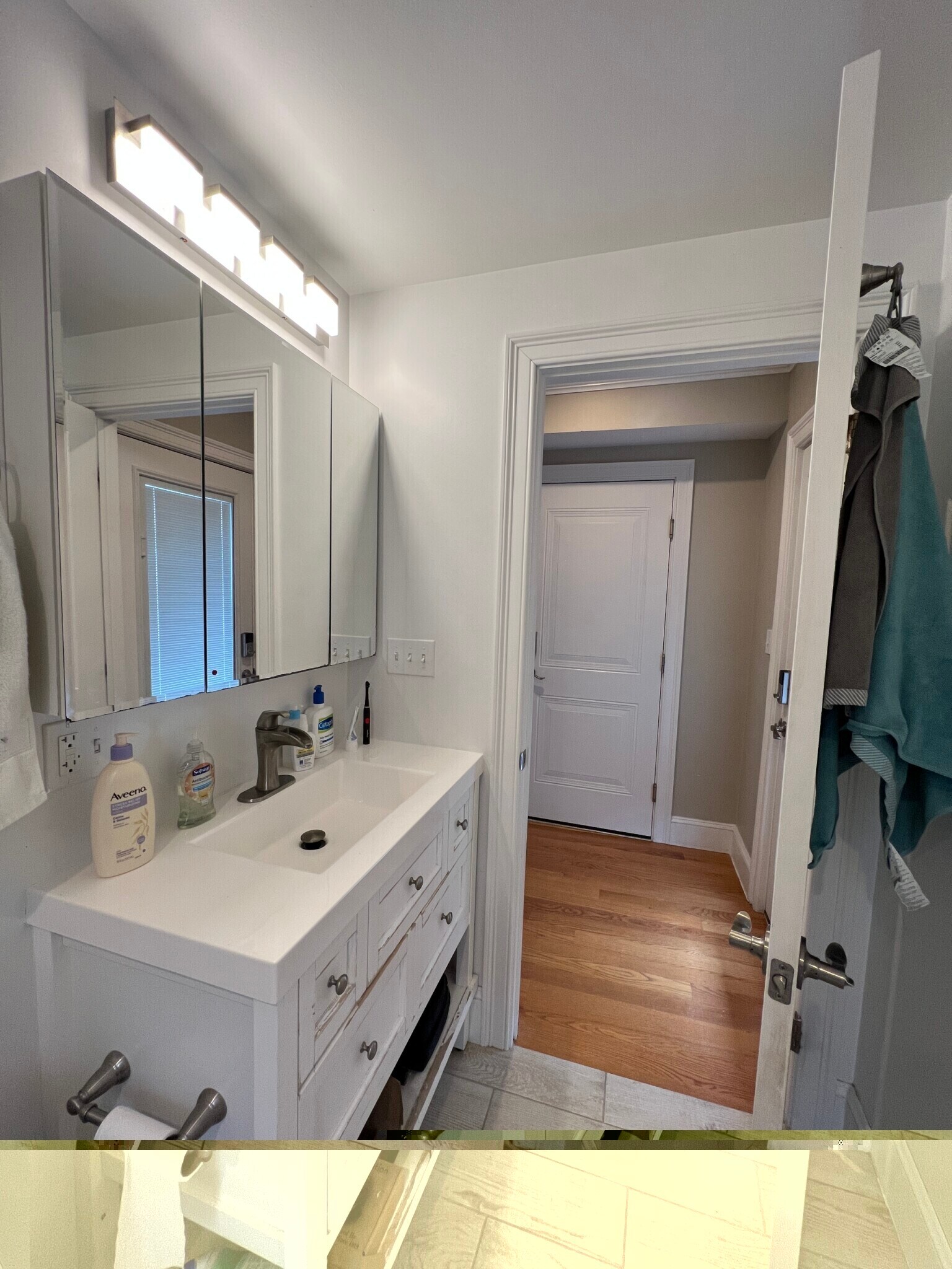 Building Photo - 183 River St