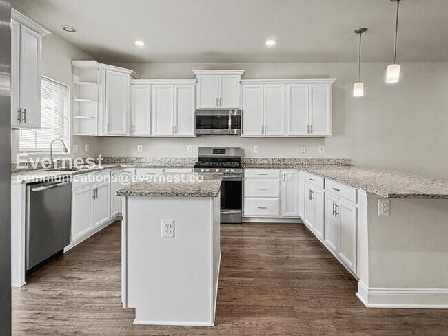 Building Photo - 2515 Hyacinth Ln