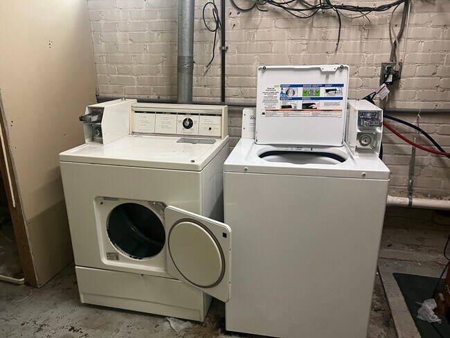 Building Photo - 60 Parkman St