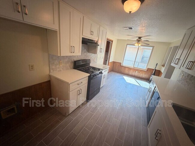 Building Photo - 8613 E Parkridge Dr