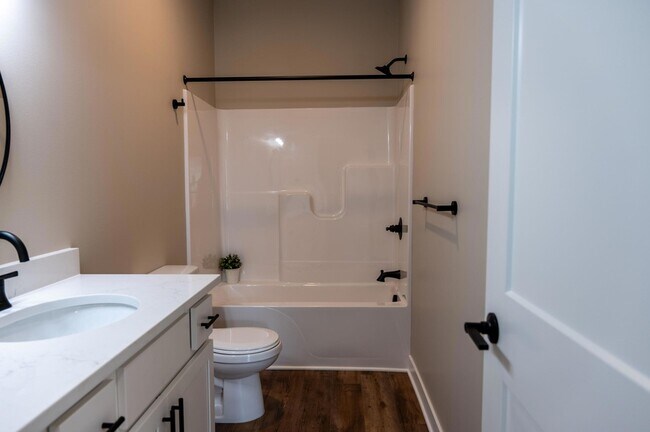 Building Photo - 8456 Oak Shade Ct