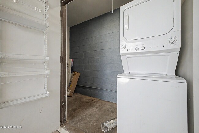Building Photo - 830 S Dobson Rd