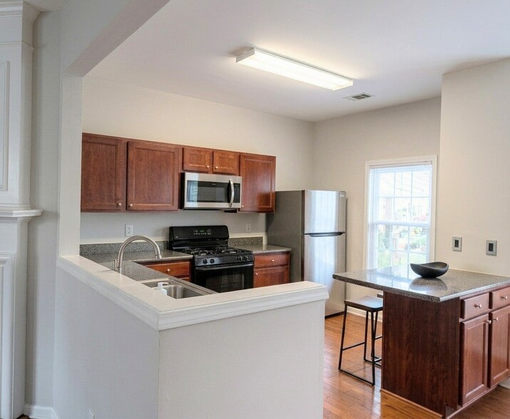 Building Photo - 955 Prestwyck Ct