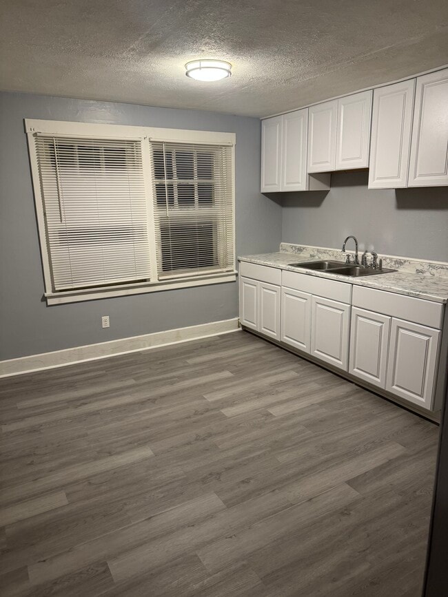 Building Photo - 440 5th St