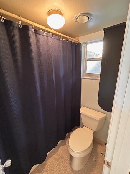 Building Photo - 9410 Tangerine Pl