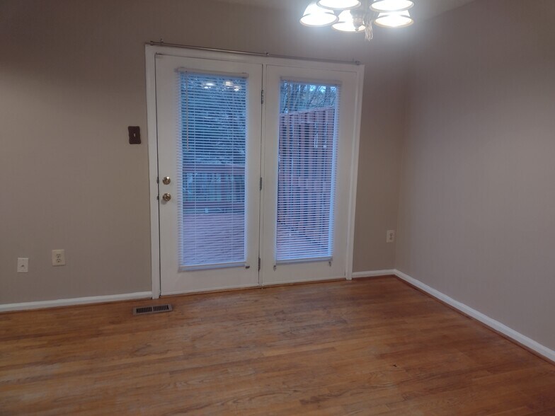 Building Photo - 7 Championship Ct