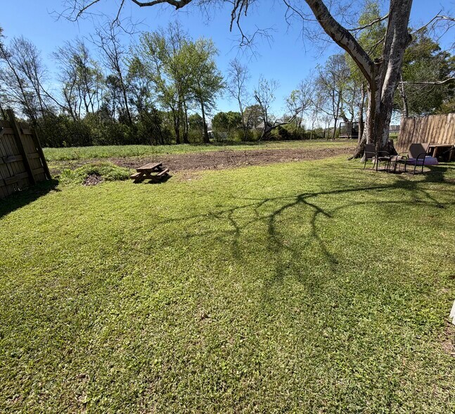 Building Photo - 8233 Baudoin Rd