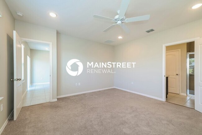 Building Photo - 3 Bedroom Pet-Friendly Home in DAVENPORT, ...