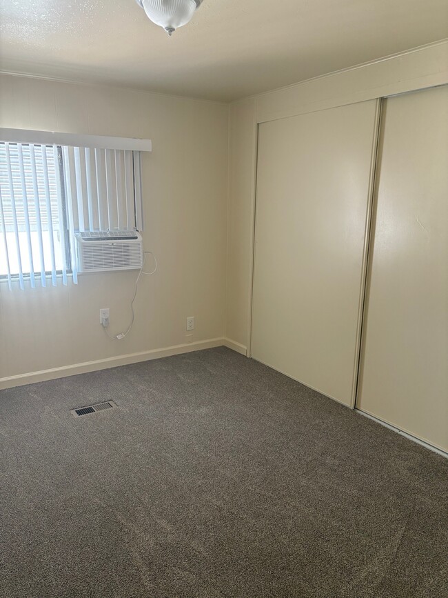 Building Photo - 12374 Mapleview St
